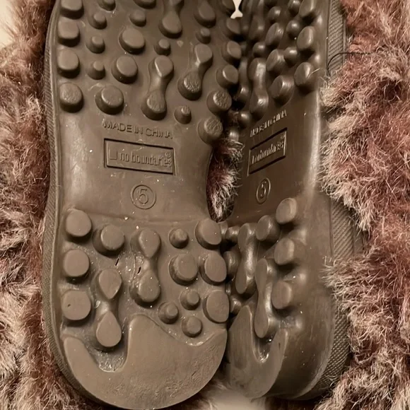 No Boundries Shaggy Winter Tie Brown Furry Boots - Picture 4 of 5